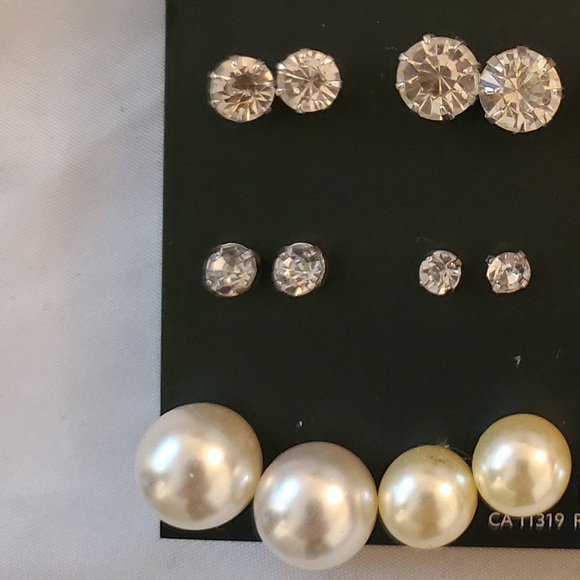 ☪️• Earring Set 💎 - Picture 3 of 3